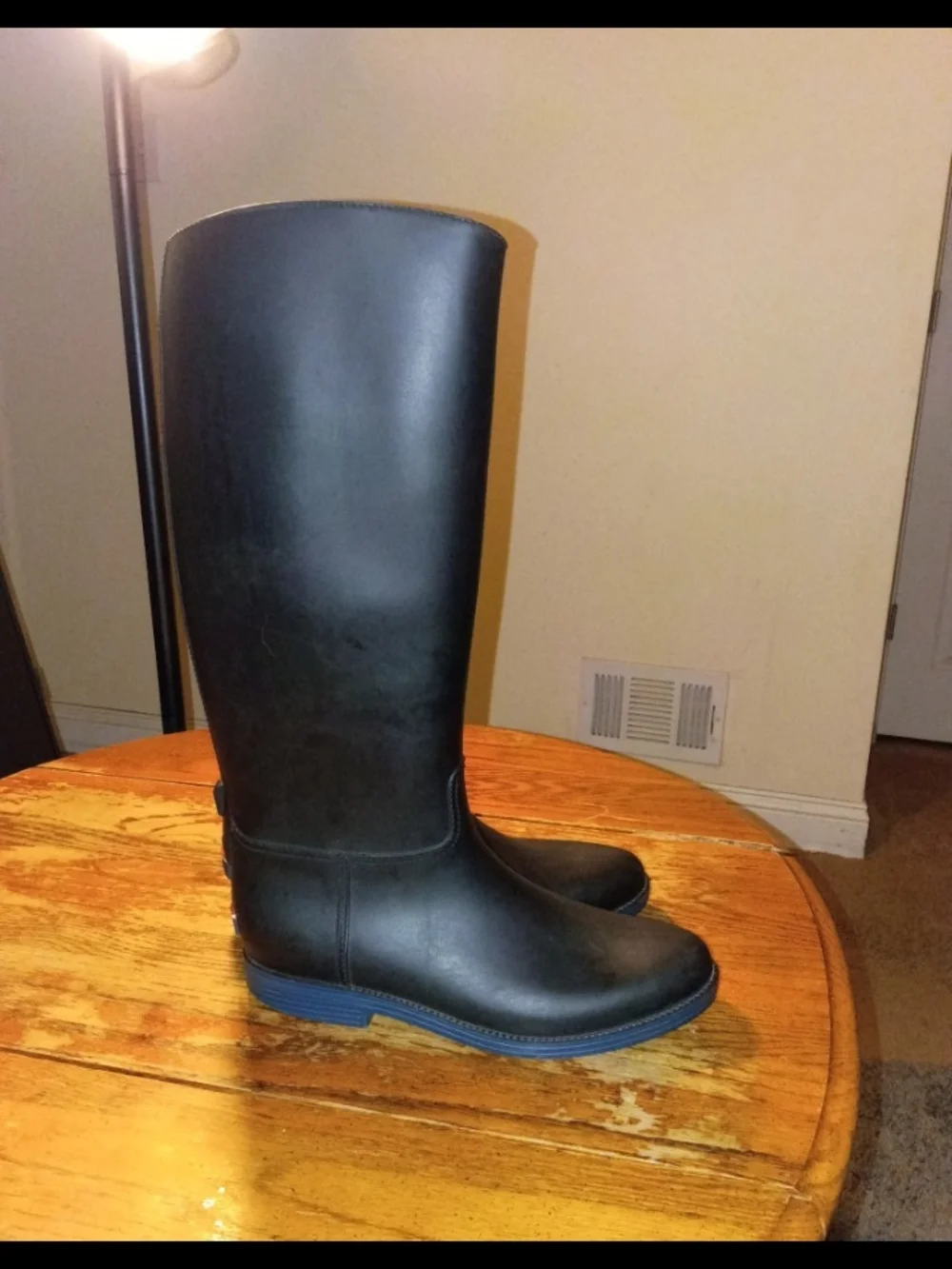 Tommy Hilfiger Rain Boots Black Shoes with Deep Burgundy Interior Women Size 10